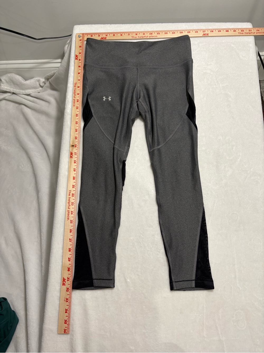 Under Armour Women’s Gray Performance Leggings